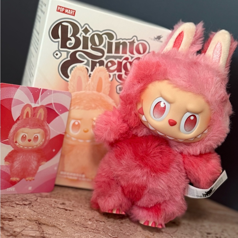 AUTHENTIC NEW Pop Mart LABUBU Big Into
Energy Vinyl Plush - Love